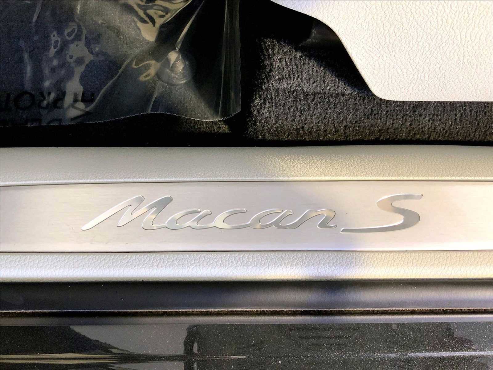 Certified 2023 Porsche Macan S AWD/4WD image 19