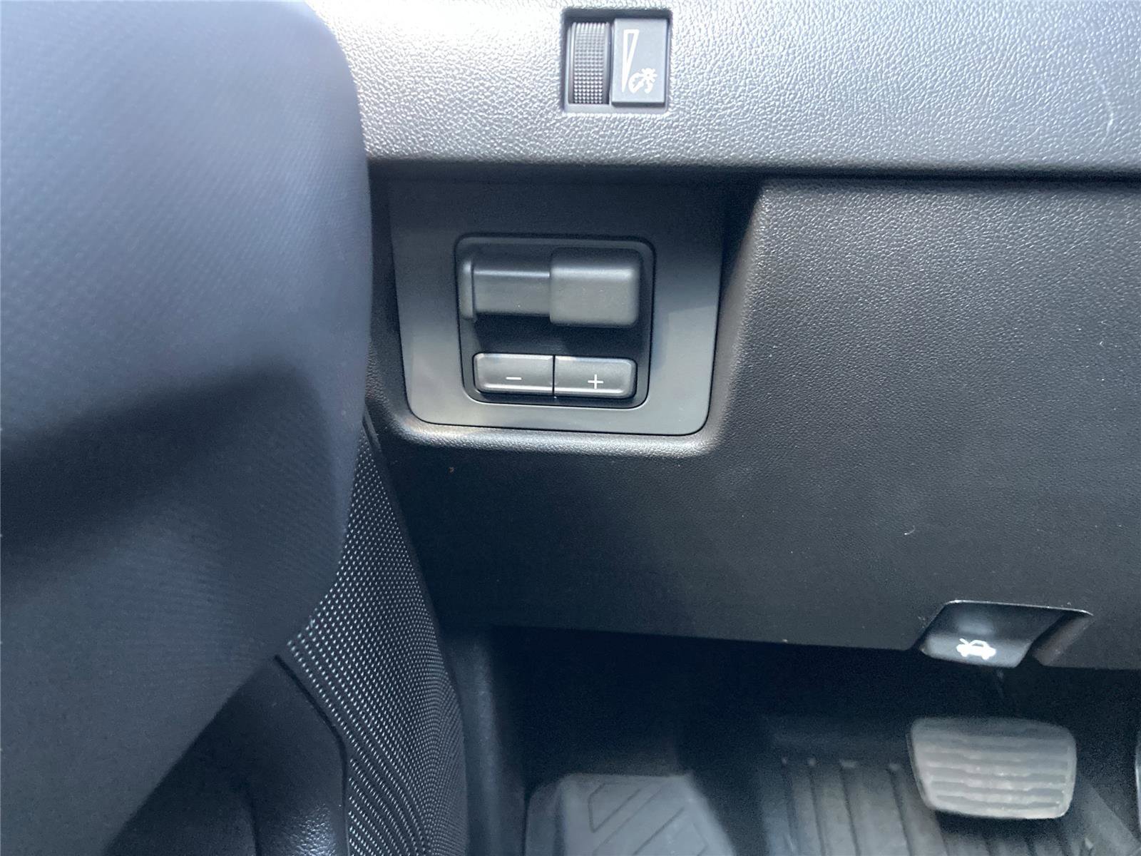 New 2026 GMC Canyon Elevation w/ Convenience Package image 27