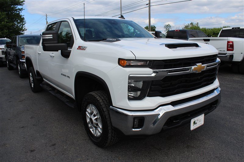 Used 2024 Chevrolet Silverado 2500 LT w/ Convenience Package AWD/4WD image 9