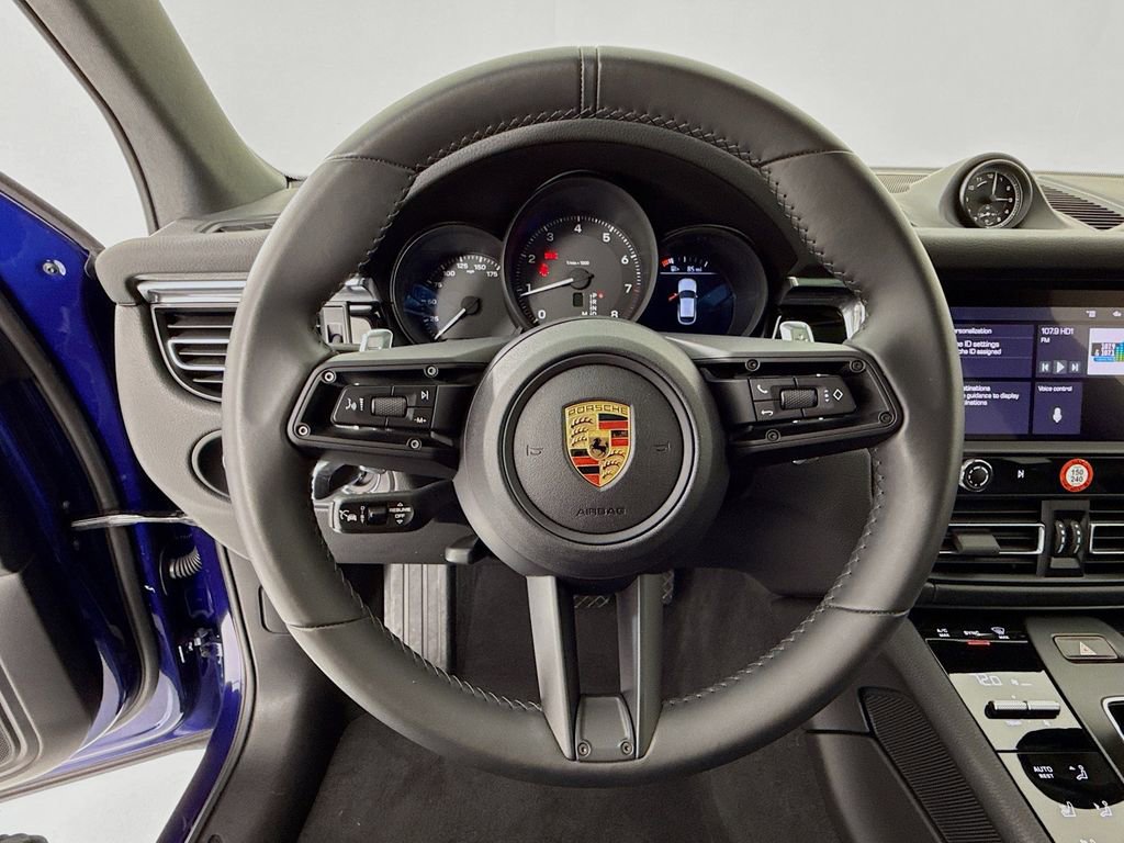 Certified 2025 Porsche Macan image 15