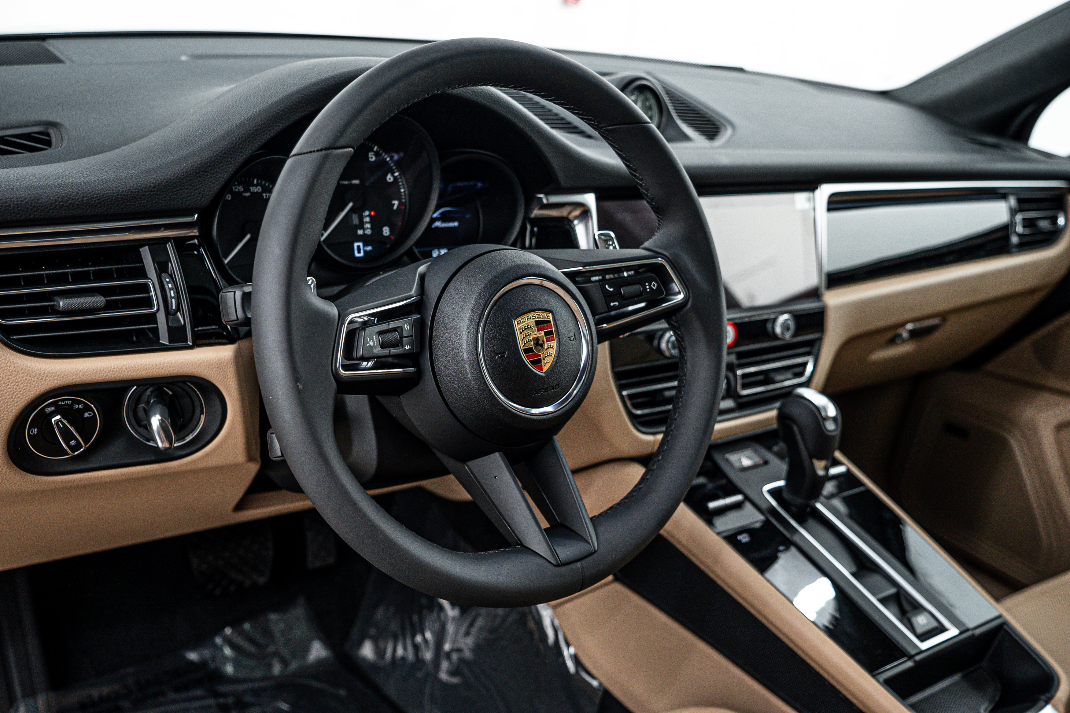 New 2025 Porsche Macan image 14