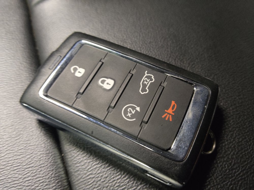 Used 2023 Jeep Grand Cherokee Limited w/ Black Appearance Package RWD image 32