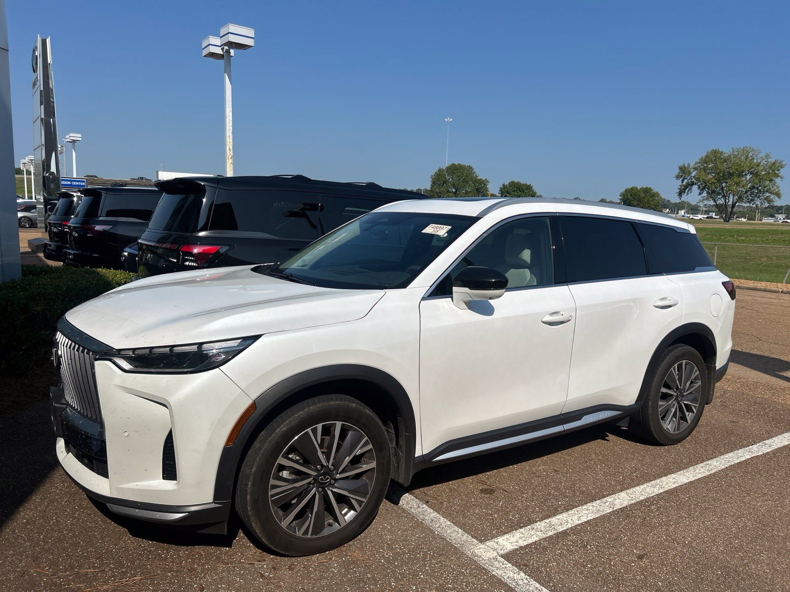 Certified 2026 INFINITI QX60 Luxe w/ Cargo Package AWD/4WD image 16