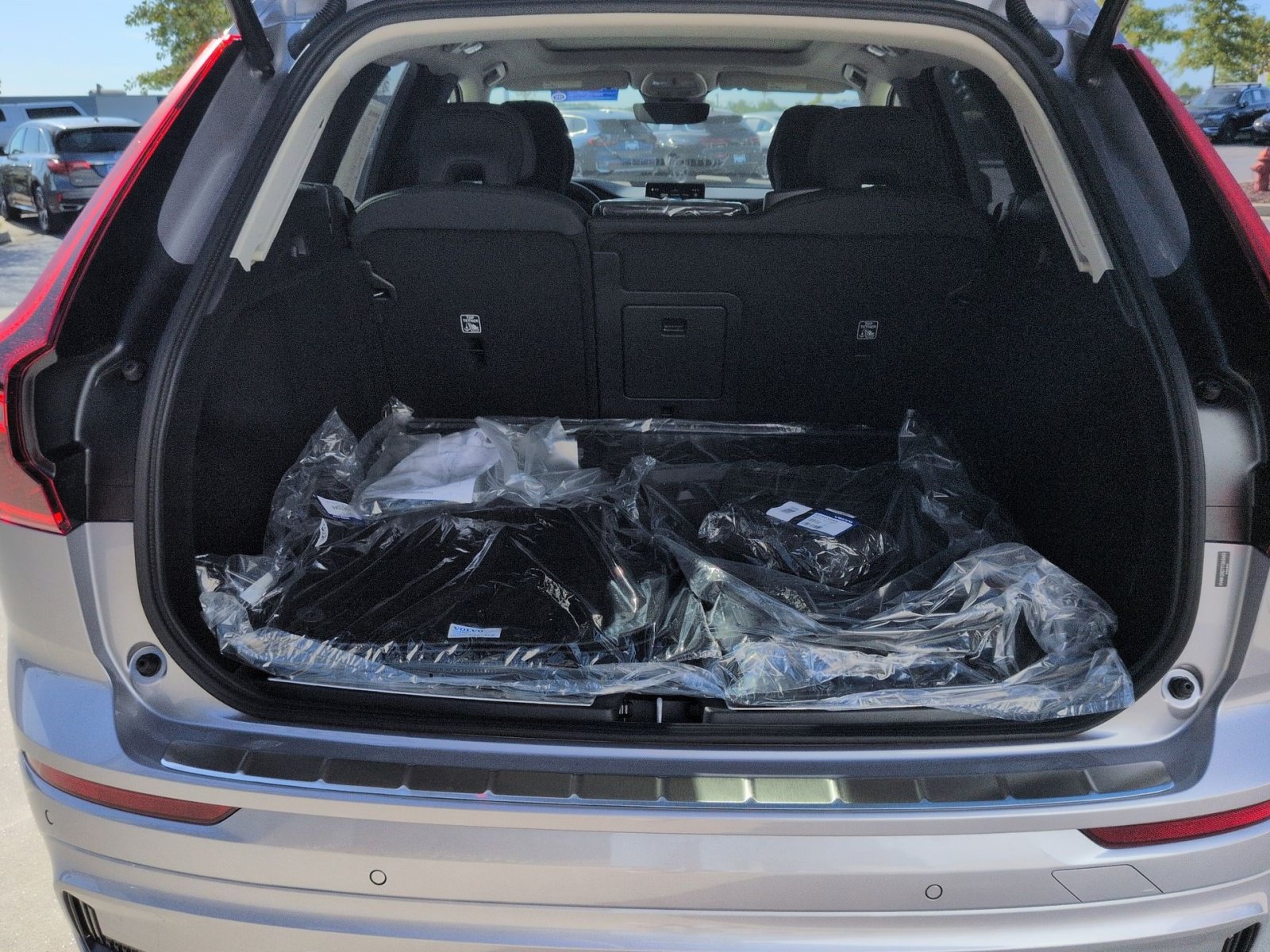 New 2026 Volvo XC60 B5 Plus w/ Protection Package Premier AWD/4WD image 34