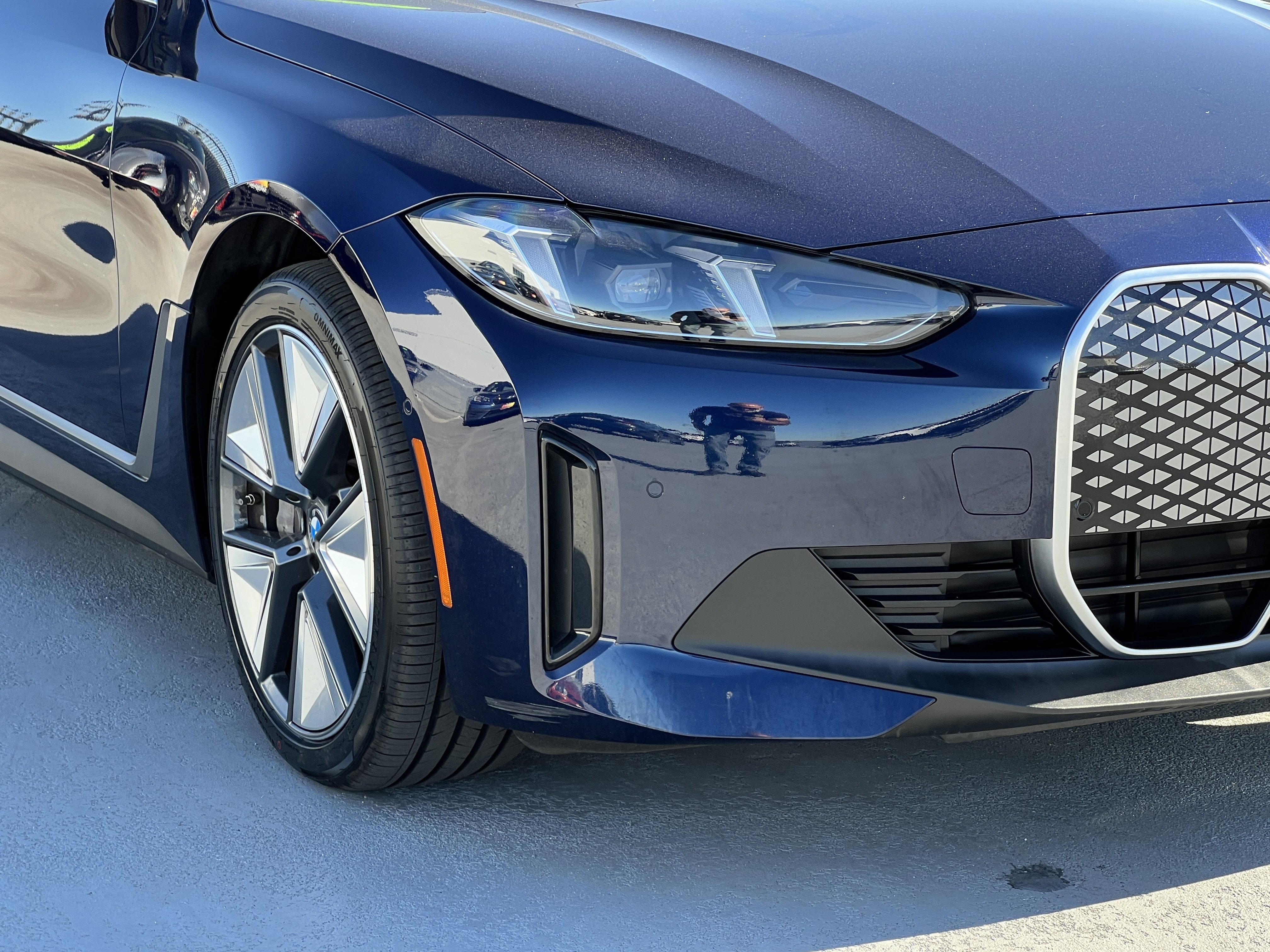 Used 2025 BMW i4 eDrive40 w/ M Sport Package image 11