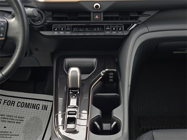 Used 2025 Toyota Crown Limited image 20