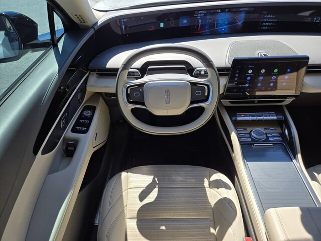Used 2025 Lincoln Nautilus Reserve AWD/4WD image 16