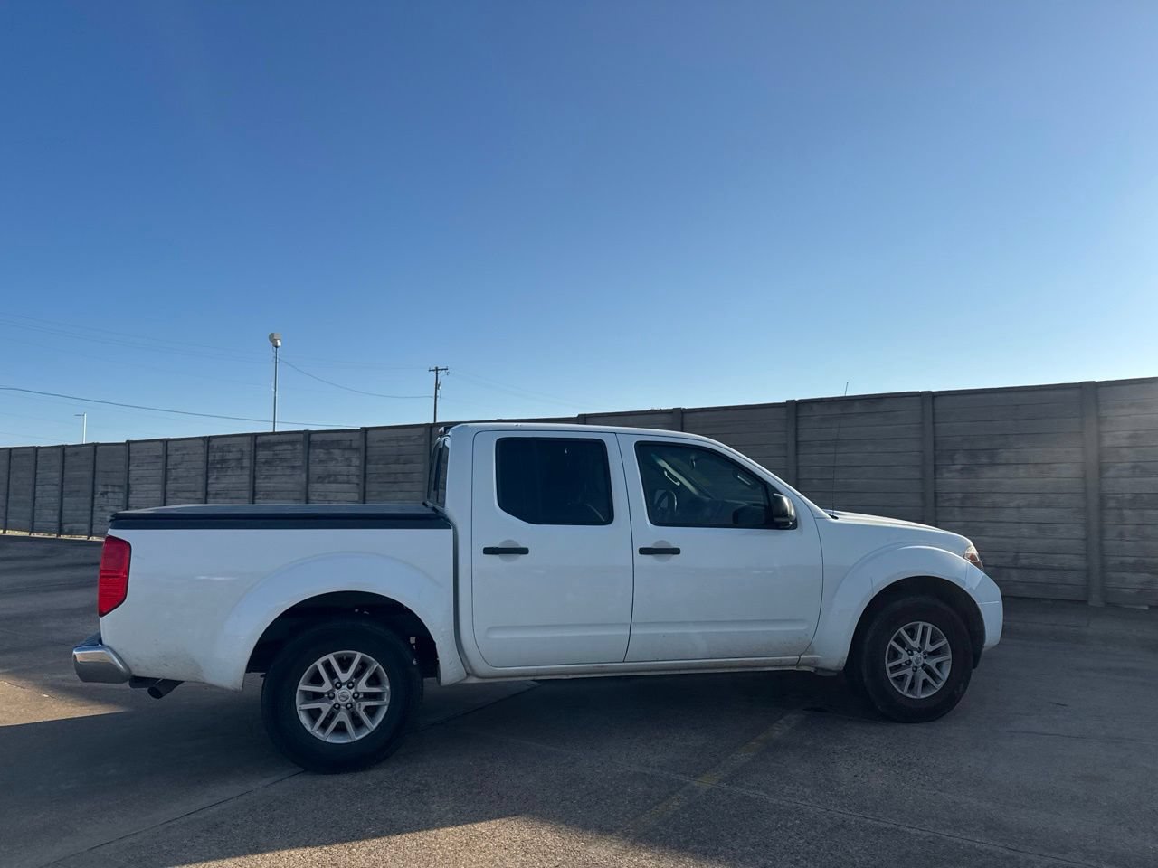 Used 2016 Nissan Frontier SV RWD image 22