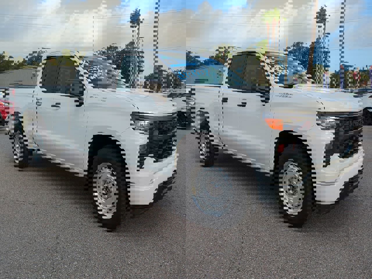 Used 2025 Chevrolet Silverado 1500 Custom image 2