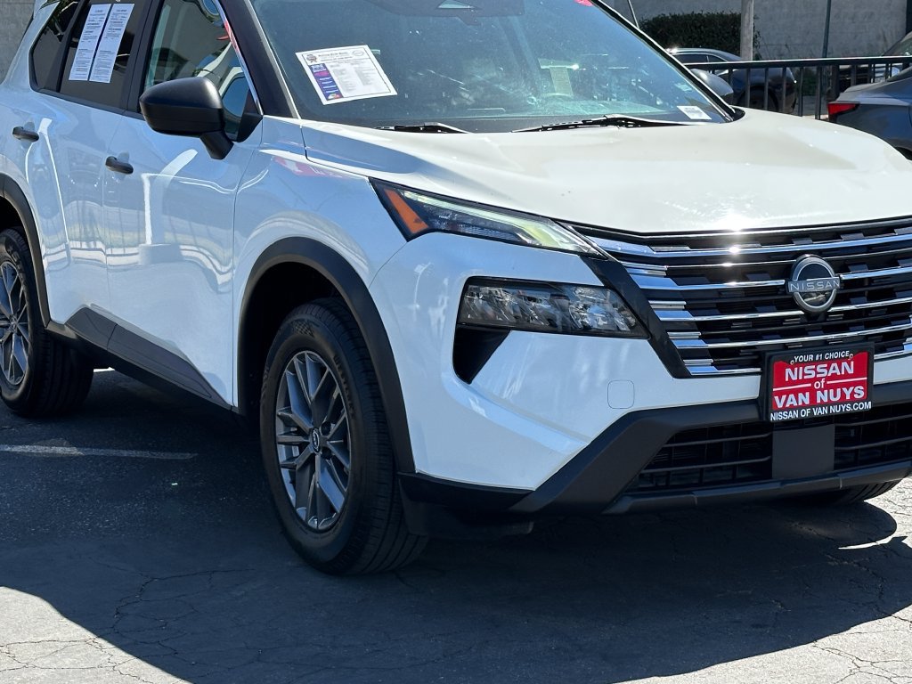Used 2024 Nissan Rogue S FWD image 11
