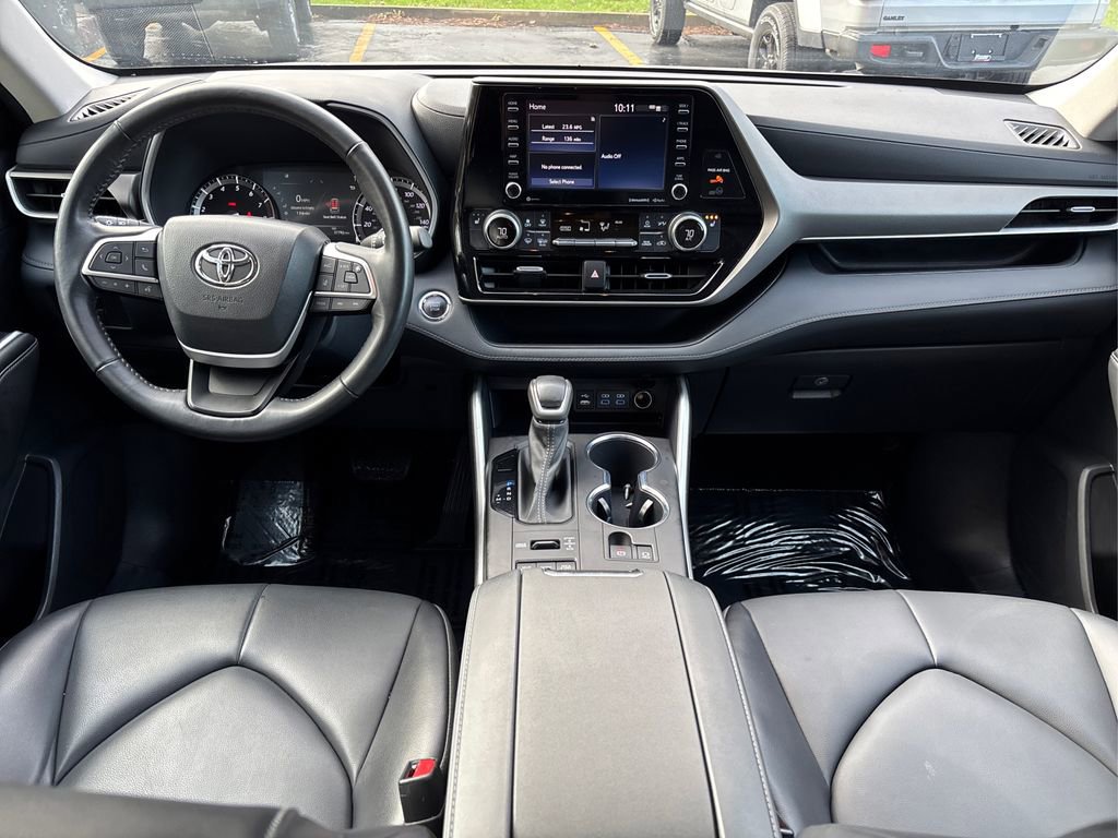 Used 2022 Toyota Highlander XLE AWD/4WD image 21
