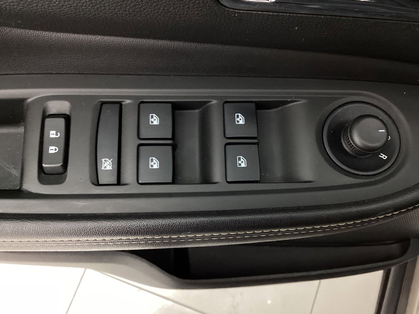 Used 2015 Buick Encore Leather FWD image 37