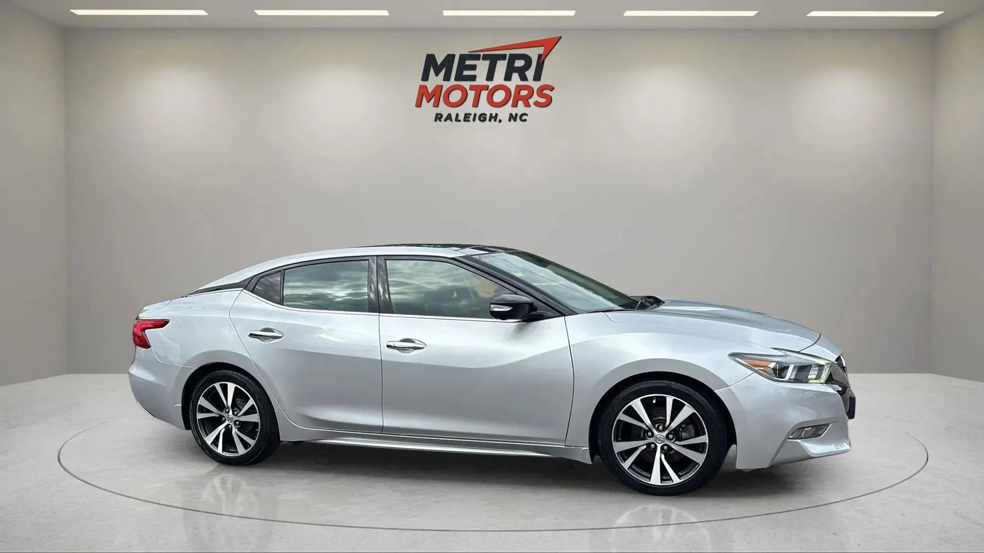 Used 2017 Nissan Maxima Platinum image 4