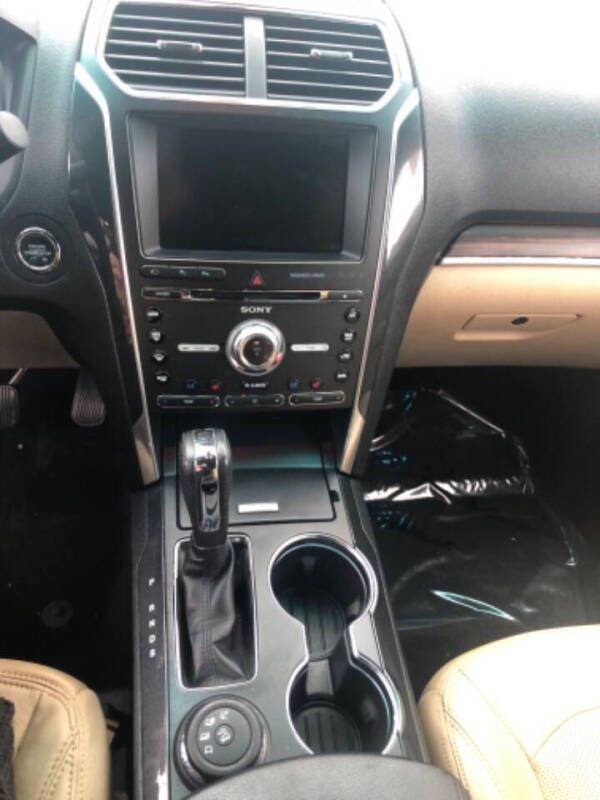 Used 2016 Ford Explorer Limited w/ Equipment Group 301A image 9