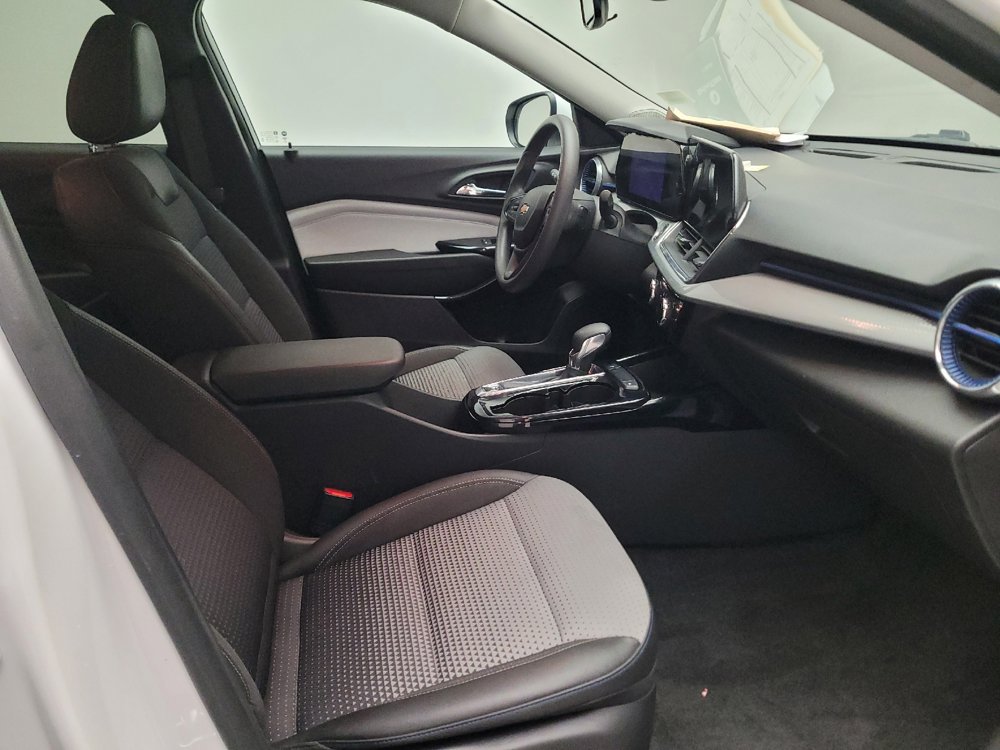 Used 2025 Chevrolet Trax LT FWD image 21