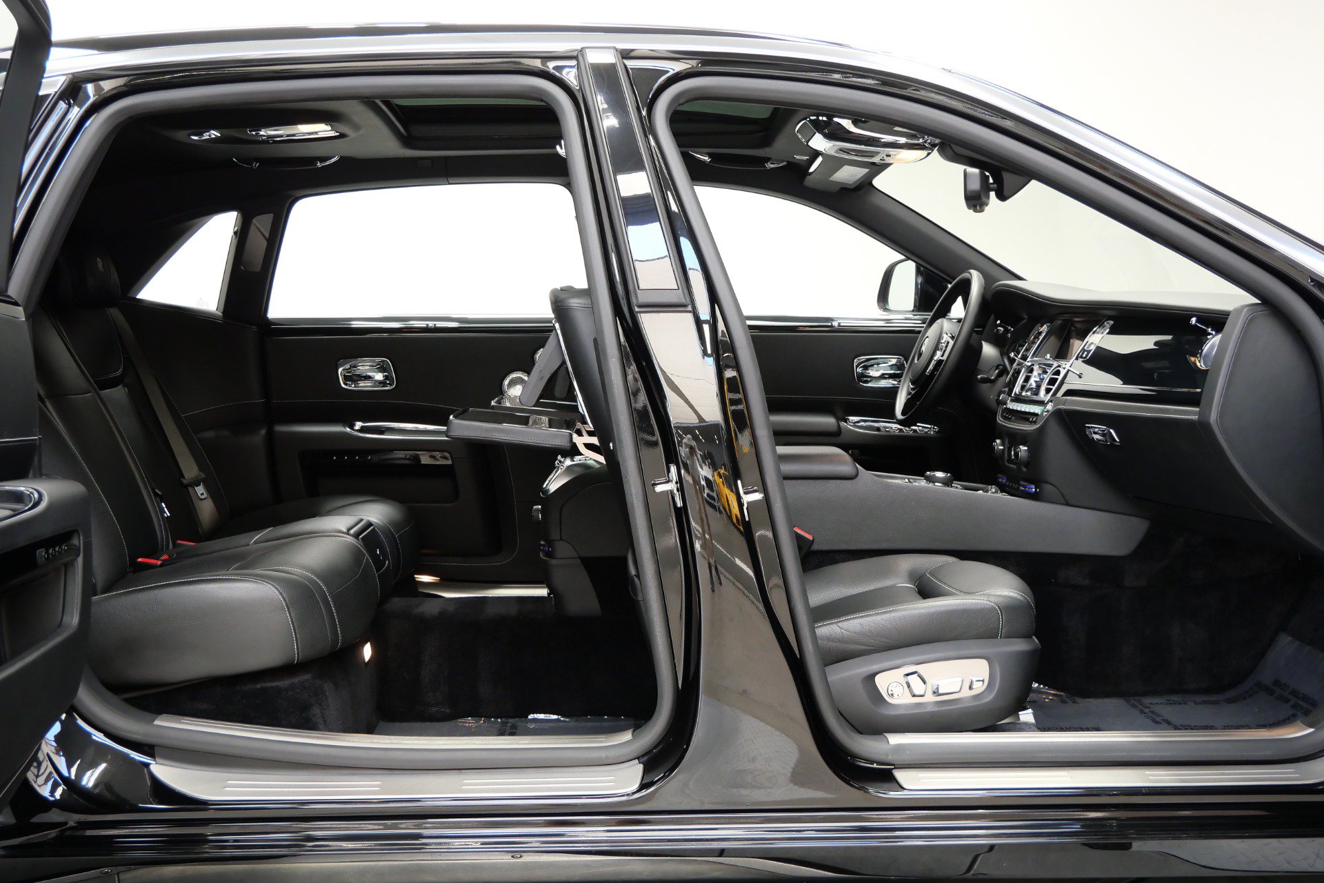 Used 2019 Rolls-Royce Ghost Extended Wheelbase RWD image 41