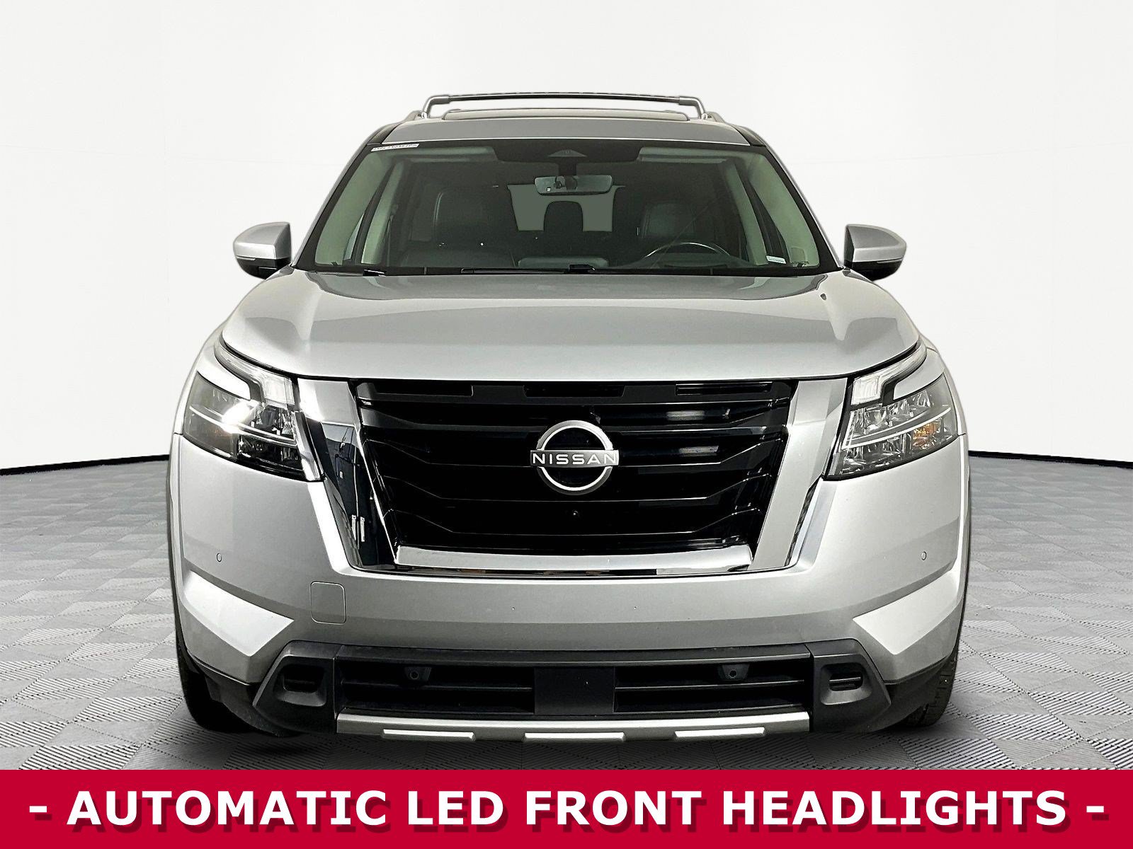 Certified 2023 Nissan Pathfinder Platinum FWD image 2
