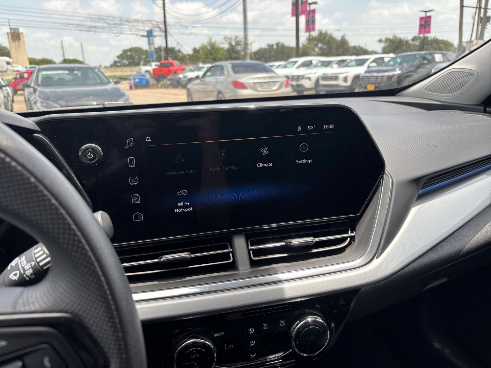 Used 2025 Chevrolet Trax LT FWD image 16