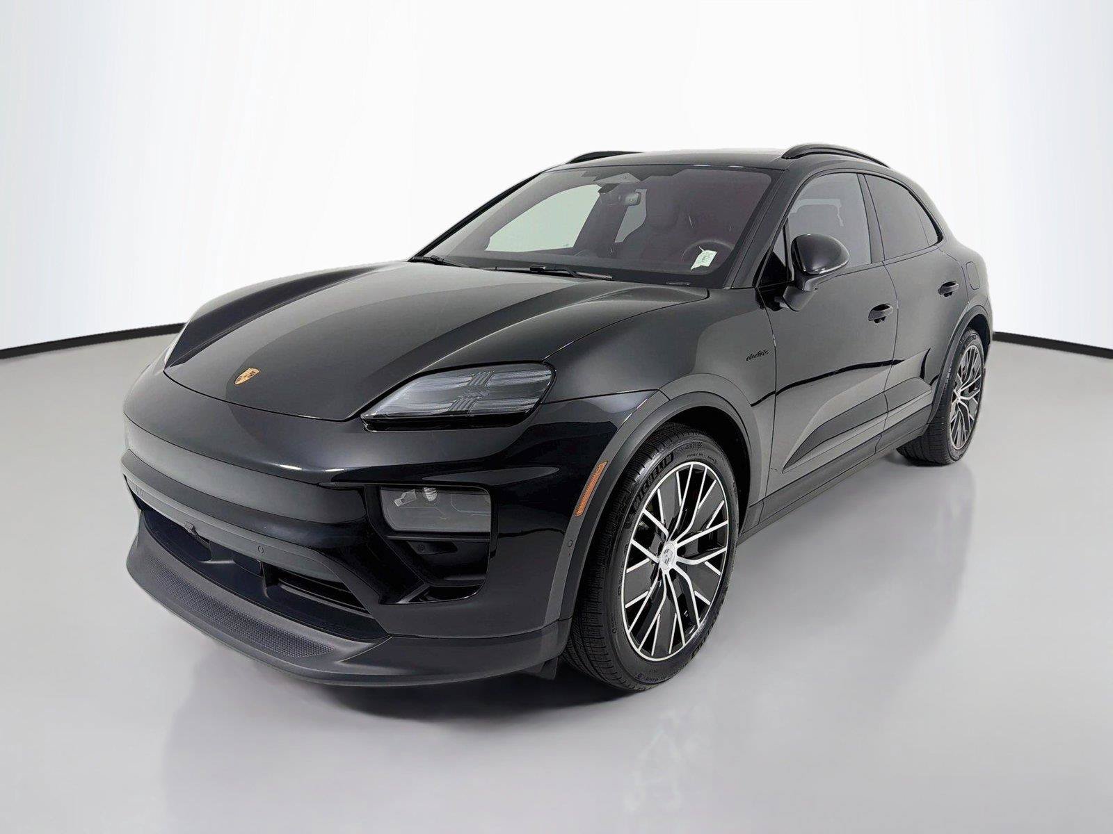 Certified 2025 Porsche Macan 4S Electric AWD/4WD image 1
