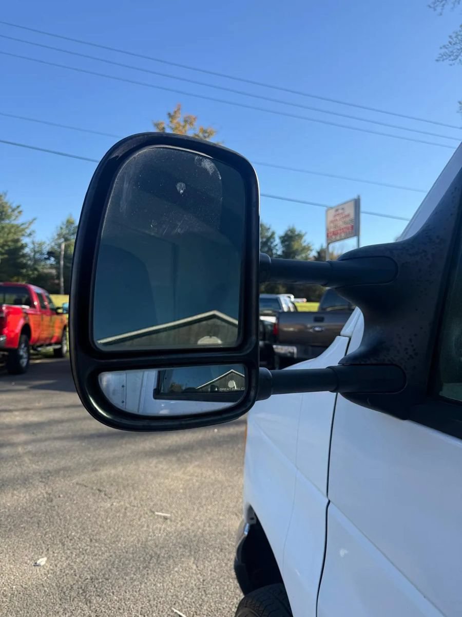 Used 2005 Ford E-350 and Econoline 350 Super Duty RWD image 9