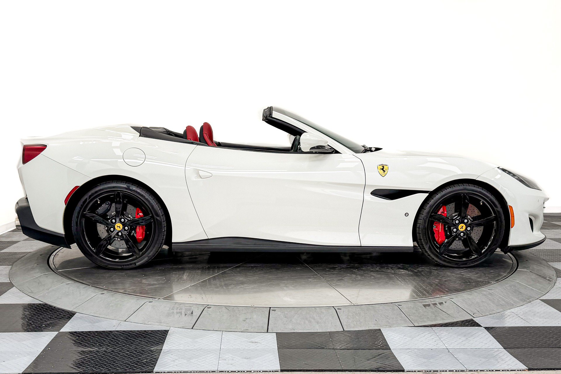 Used 2020 Ferrari Portofino RWD image 40