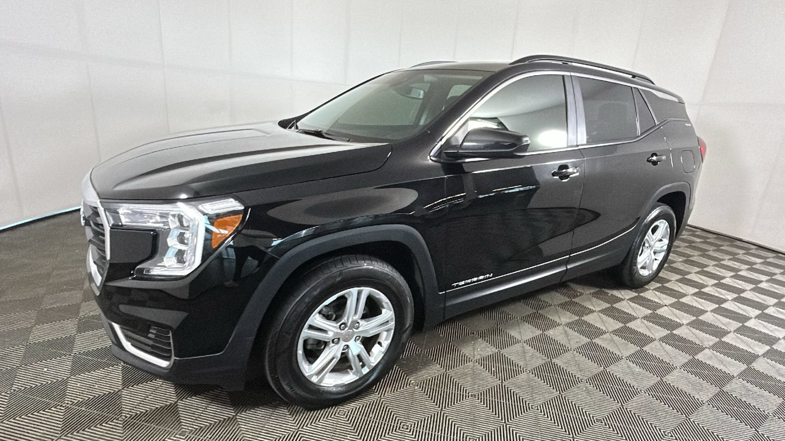 Used 2022 GMC Terrain SLE w/ Driver Convenience Package AWD/4WD image 9
