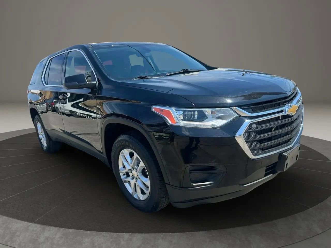 Used 2021 Chevrolet Traverse LS AWD/4WD image 3