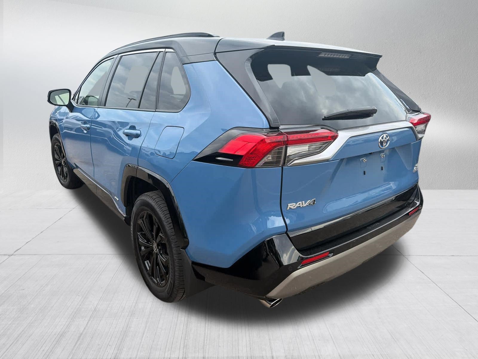 Used 2023 Toyota RAV4 XSE AWD/4WD image 2