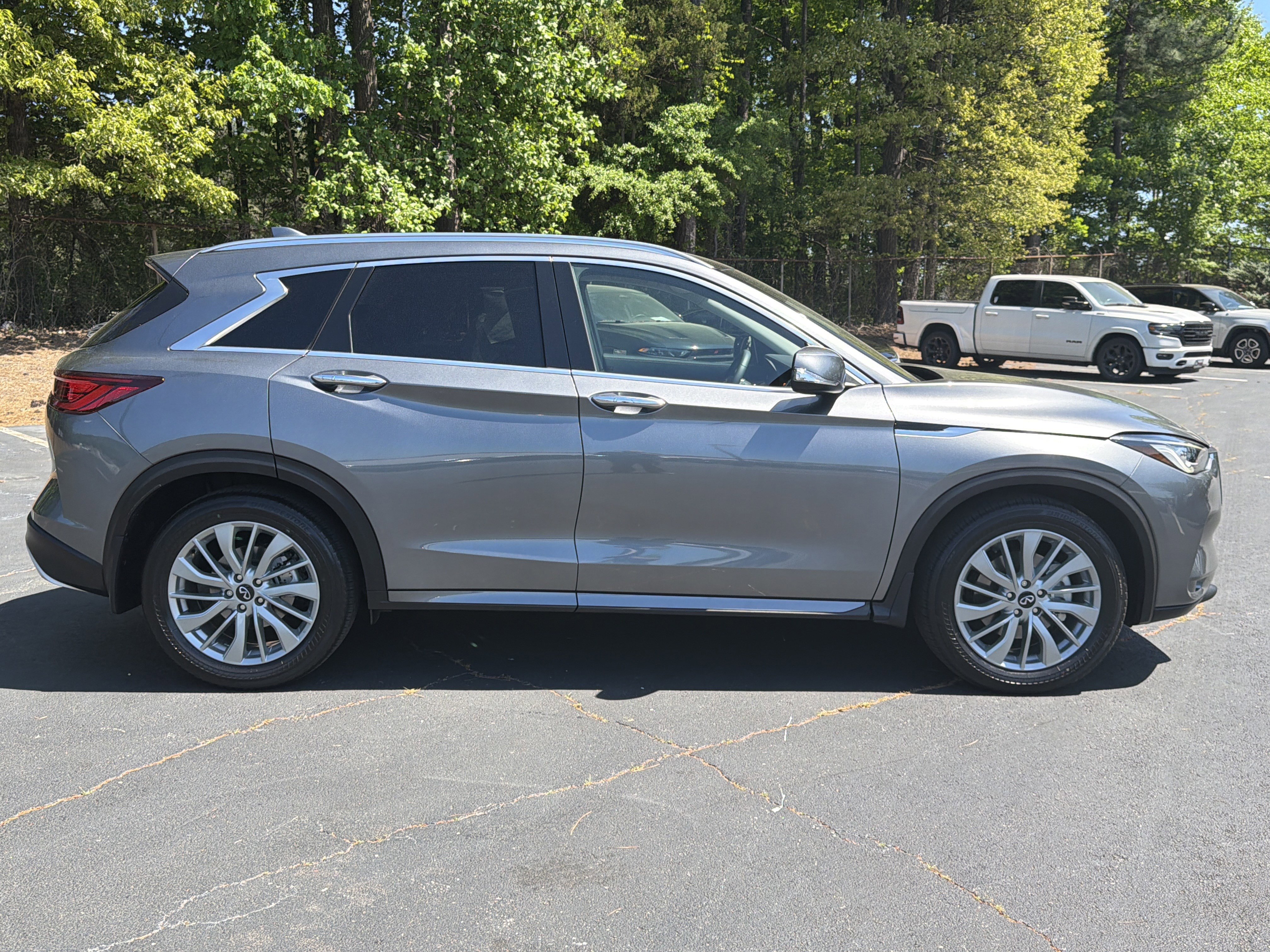 Used 2023 INFINITI QX50 Luxe FWD image 11