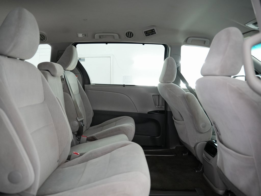 Used 2015 Toyota Sienna LE image 36