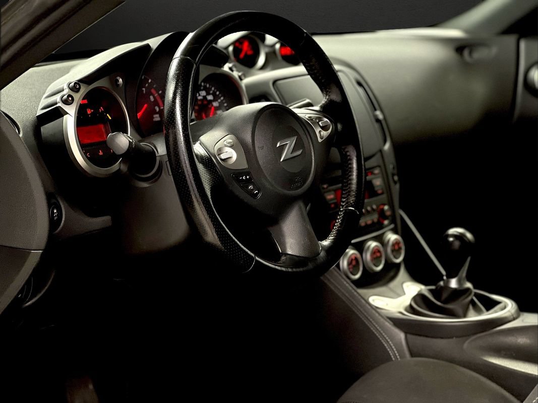Used 2020 Nissan 370Z Coupe RWD image 9