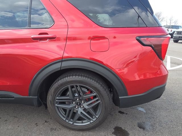 Certified 2025 Ford Explorer ST image 15