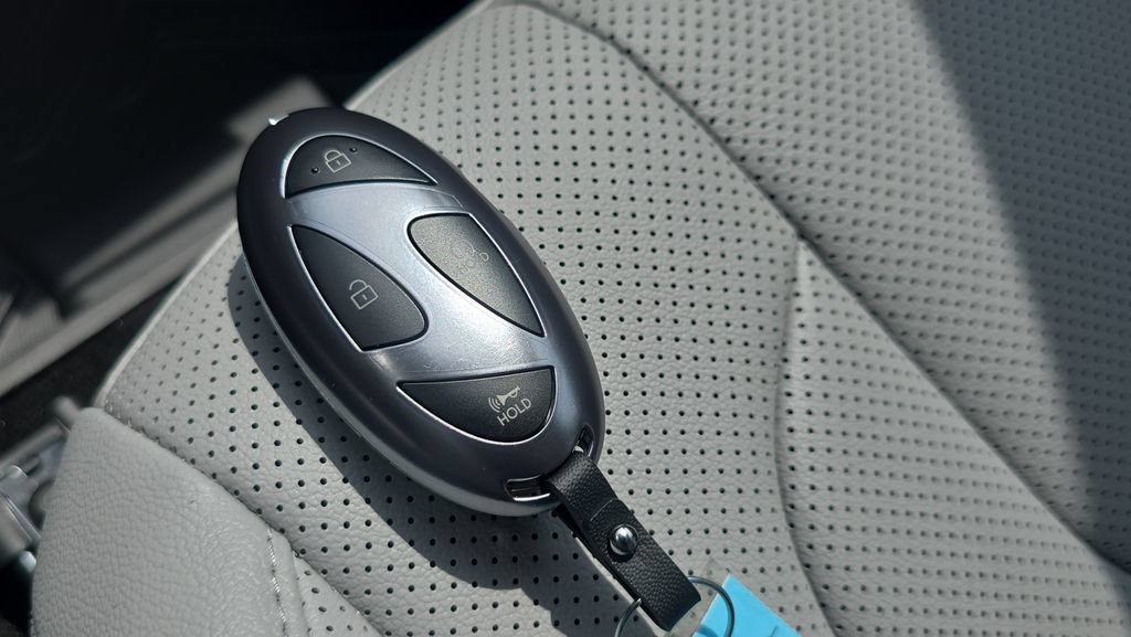 New 2026 Hyundai Elantra Limited FWD image 32