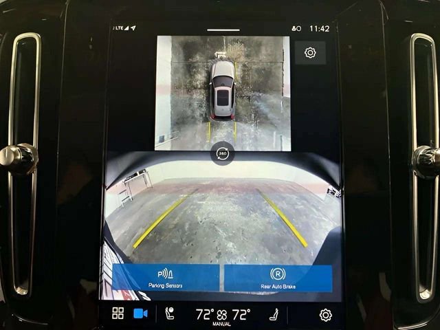 Used 2025 Volvo XC40 B5 Plus image 52