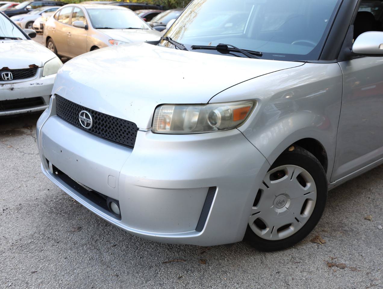 Used 2010 Scion xB FWD image 2
