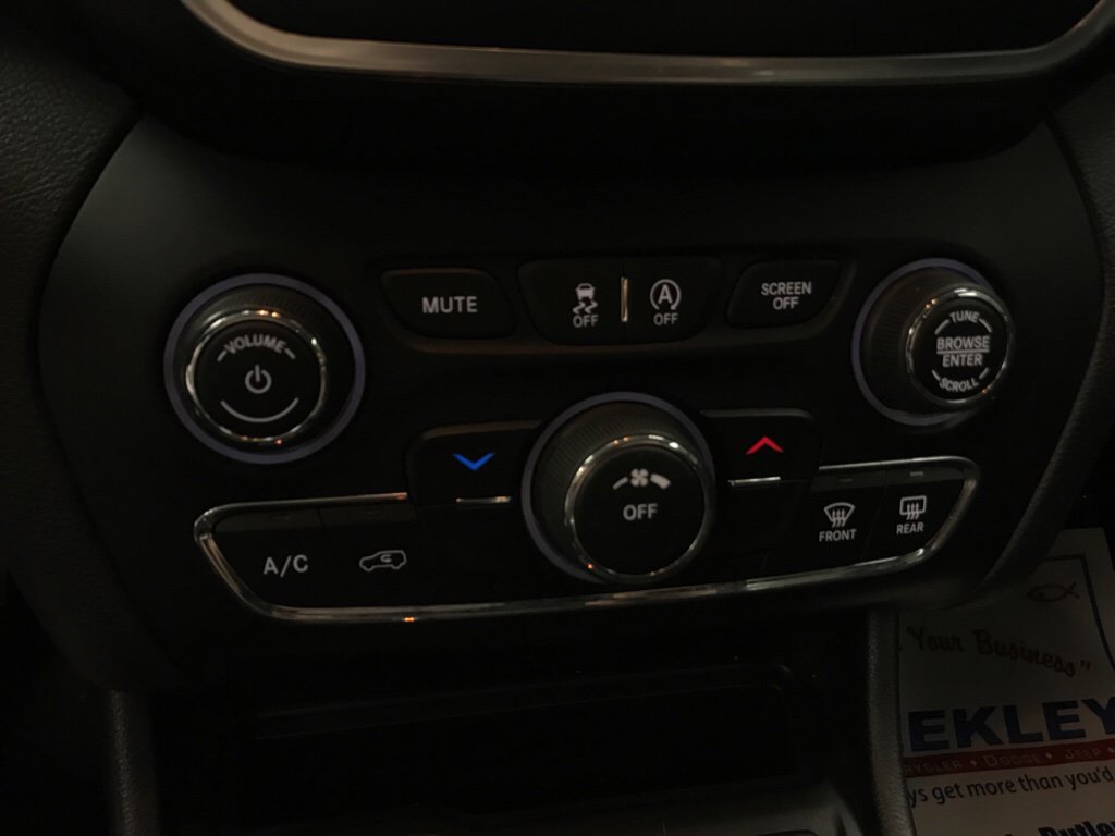 Used 2019 Jeep Cherokee Latitude w/ Cold Weather Group image 14