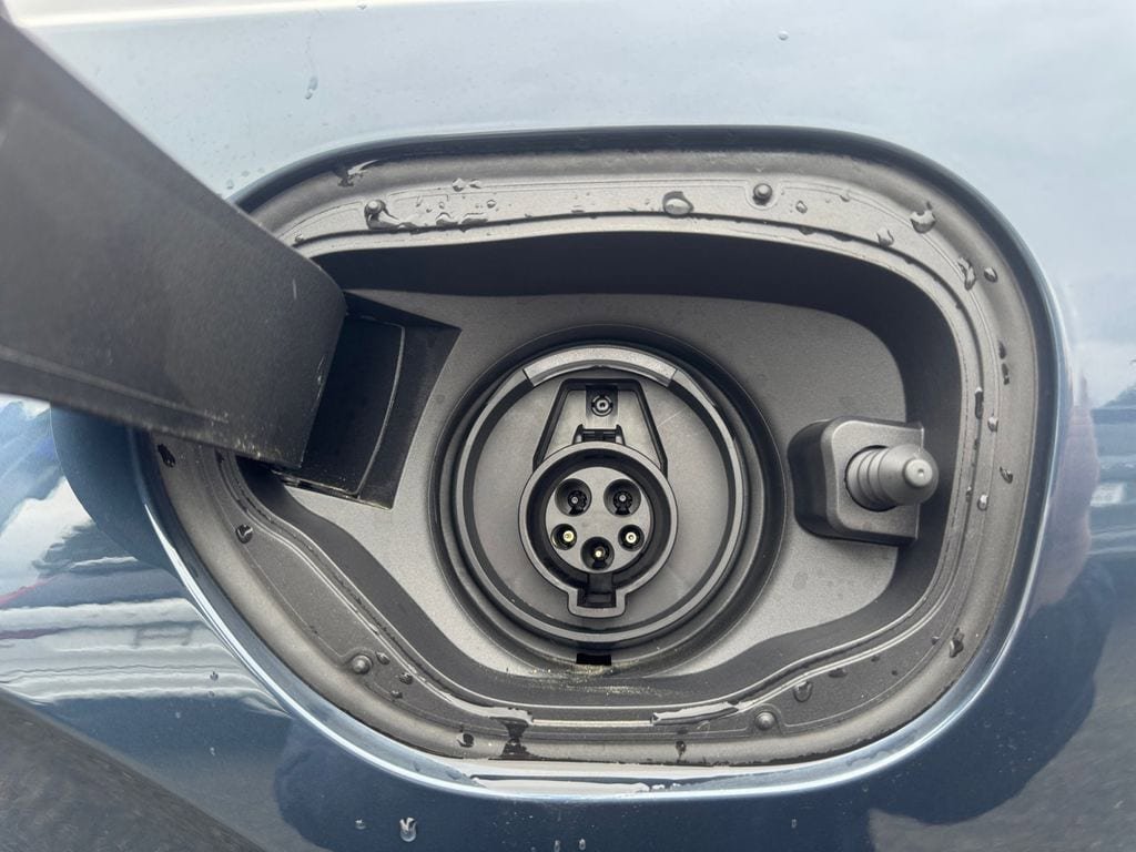 New 2025 Volvo XC90 T8 Core AWD/4WD image 9