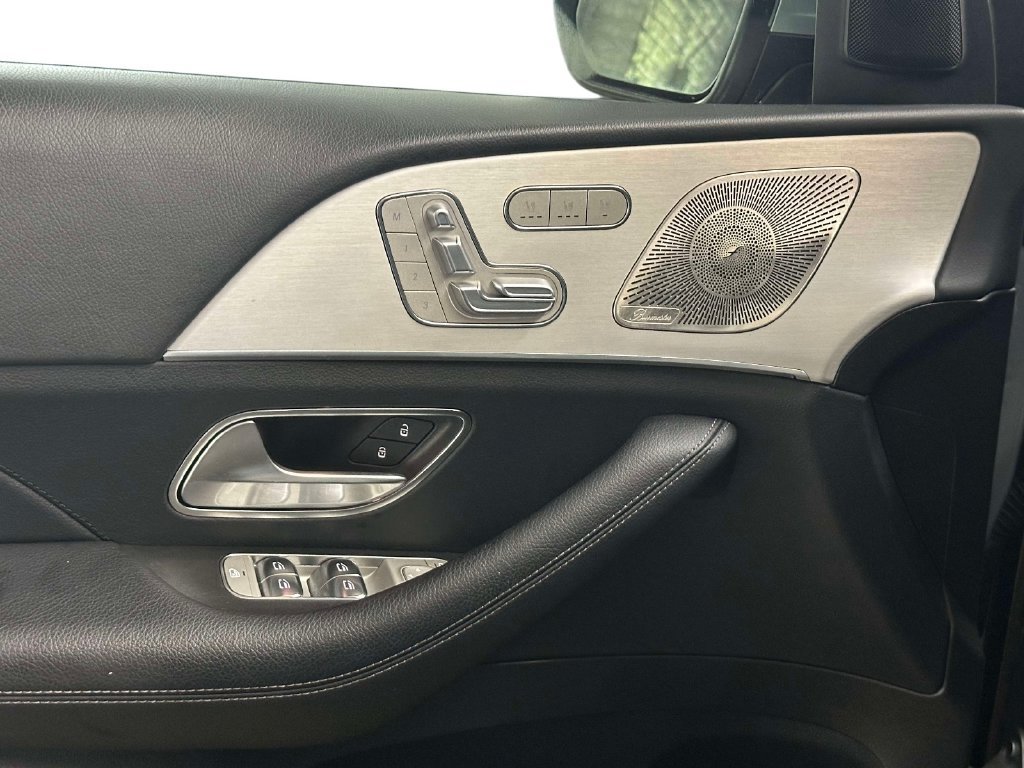 Used 2025 Mercedes-Benz GLS 450 4MATIC image 13