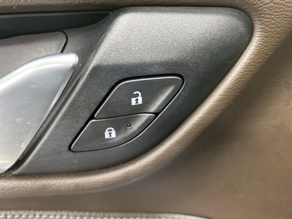 Used 2021 GMC Yukon Denali w/ Denali Premium Package image 45