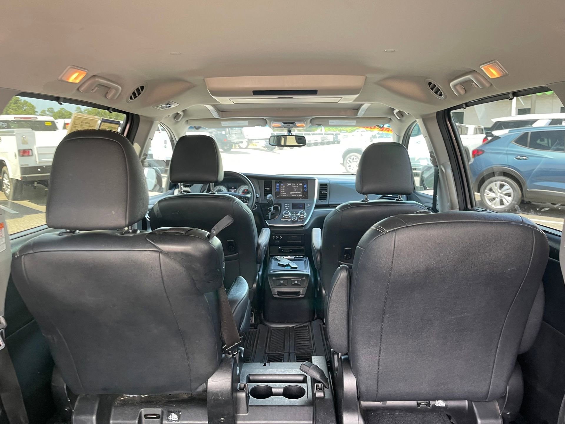 Used 2017 Toyota Sienna SE Premium FWD image 22