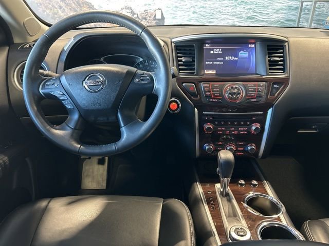 Used 2016 Nissan Pathfinder Platinum image 10