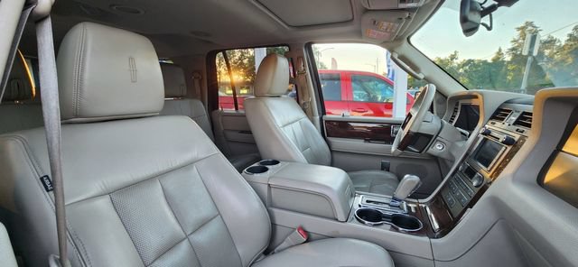 Used 2014 Lincoln Navigator L 4WD image 15