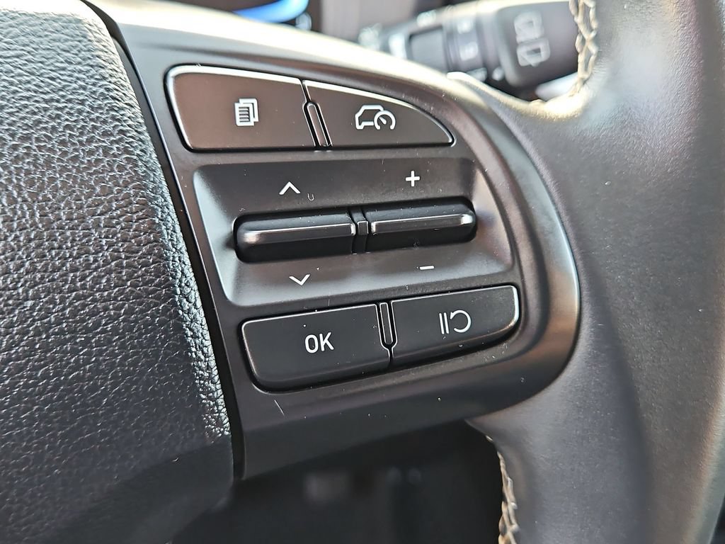 Used 2025 Hyundai Venue Limited FWD image 22