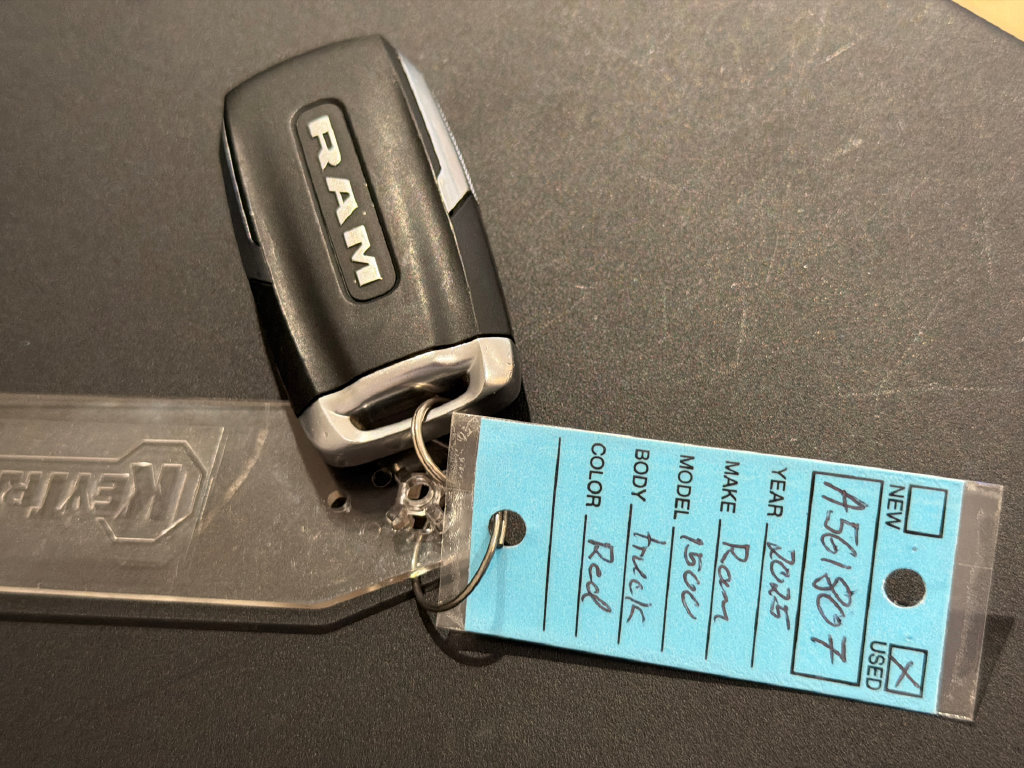 Used 2025 RAM 1500 Laramie AWD/4WD image 33