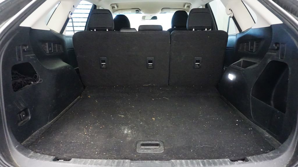 Used 2018 Ford Edge SE image 18