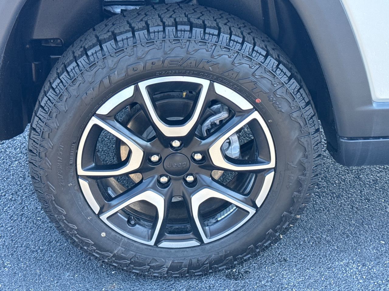 Used 2024 Jeep Compass Trailhawk image 9