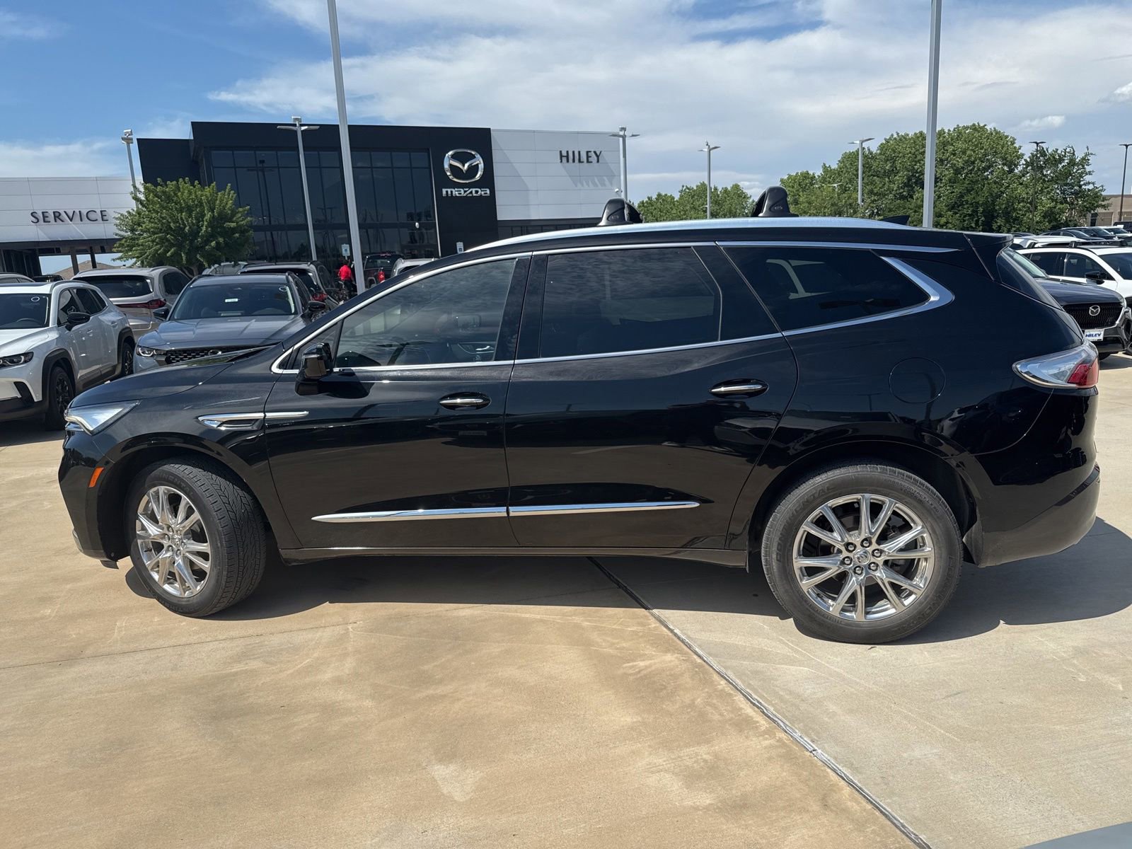 Used 2023 Buick Enclave Essence w/ Experience Buick Package FWD image 17
