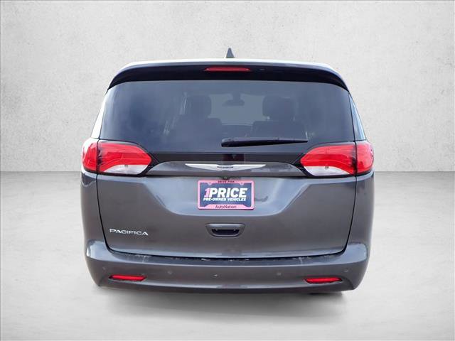 Used 2019 Chrysler Pacifica L image 3
