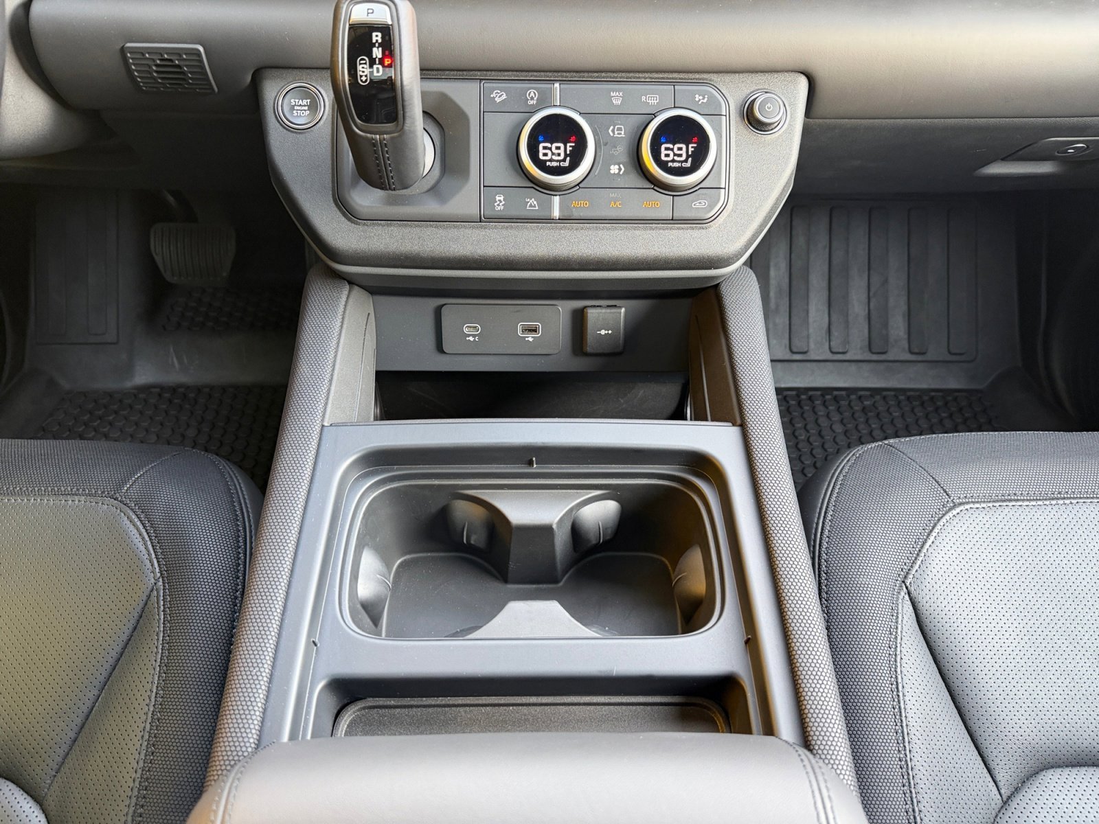 Certified 2024 Land Rover Defender 110 X-Dynamic SE image 15