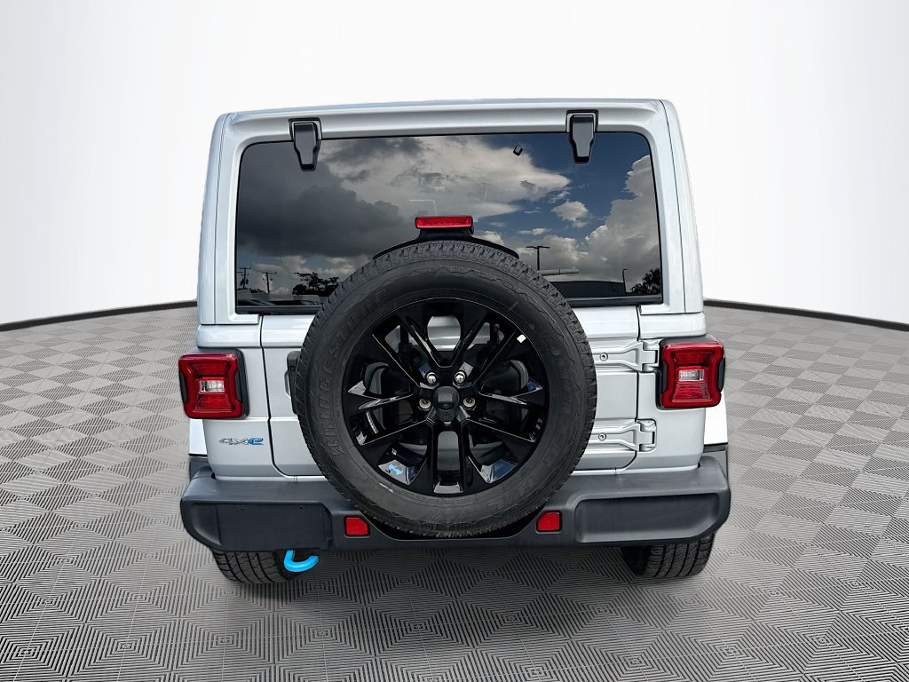 Used 2022 Jeep Wrangler Unlimited Sahara w/ Cold Weather Group AWD/4WD image 7